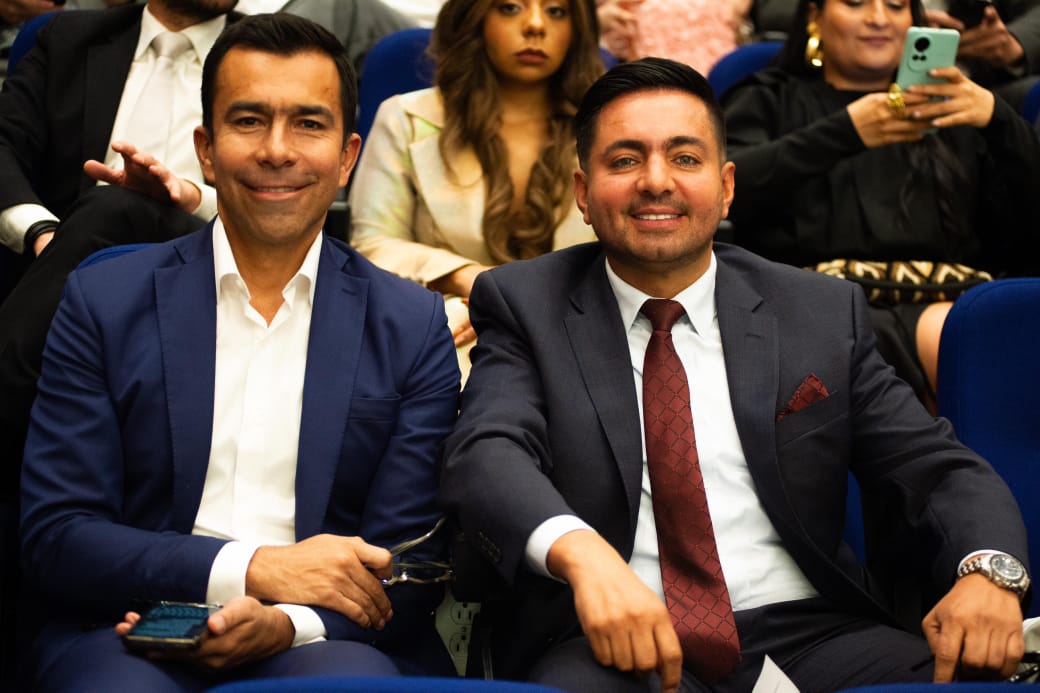 Julio Roberto Salazar Perdomo (@jrobertosalazar) on Twitter photo Con gratitud, comparto que he culminado la Maestría en Gerencia para el Desarrollo en la <a href="/UExternado/">U.Externado</a> junto a mi gran amigo <a href="/JorgeEmilioRey/">Jorge Emilio Rey Ángel</a>. Agradezco especialmente a los docentes, a mis compañeros y a la universidad por brindarme el honor de intervenir como estudiante destacad. Con gratitud, comparto que he culminado la Maestría en Gerencia para el Desarrollo en la <a href="/UExternado/">U.Externado</a> junto a mi gran amigo <a href="/JorgeEmilioRey/">Jorge Emilio Rey Ángel</a>. Agradezco especialmente a los docentes, a mis compañeros y a la universidad por brindarme el honor de intervenir como estudiante destacad.