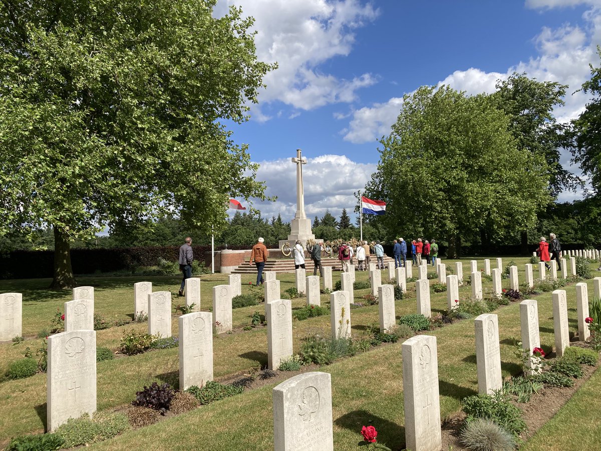 Indrukwekkende excursie naar Bevrijdingsmuseum en Canadese militaire begraafplaats in Groesbeek   WO ll