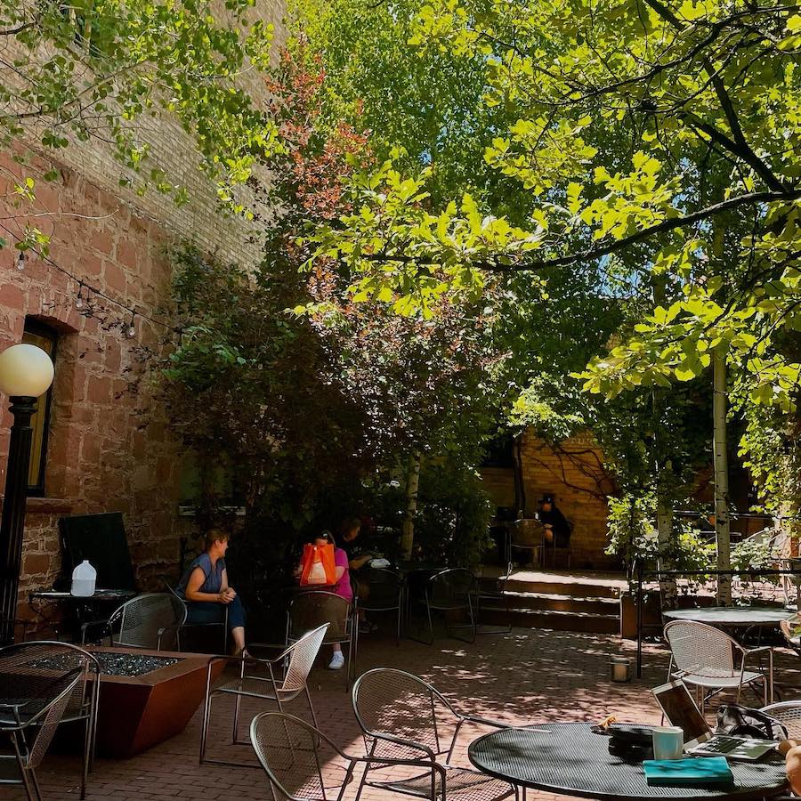 It's patio season! ☀️Your downtown FLG guide ➡️ bit.ly/3IjArWv.