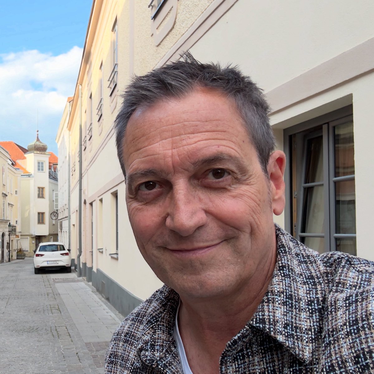 Spät aber immerhin:… Ich dachte, ich sag trotzdem noch Bescheid, gleich: Nuhr im Ersten, heute um 23:05