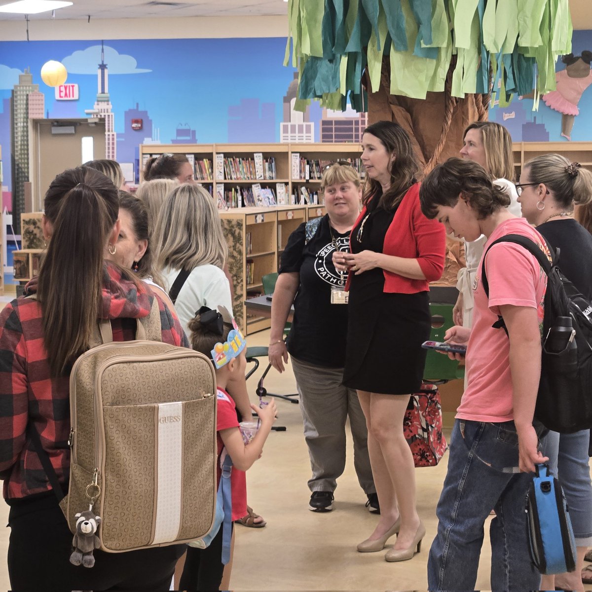 A wonderful afternoon at Vero Beach Elementary for a meet and greet with their new principal, Sarah Van Brimmer! After serving as assistant principal at VBE and spending a year away, Sarah is back with her SDIRC family—this time as principal. It was great to see so many familiar