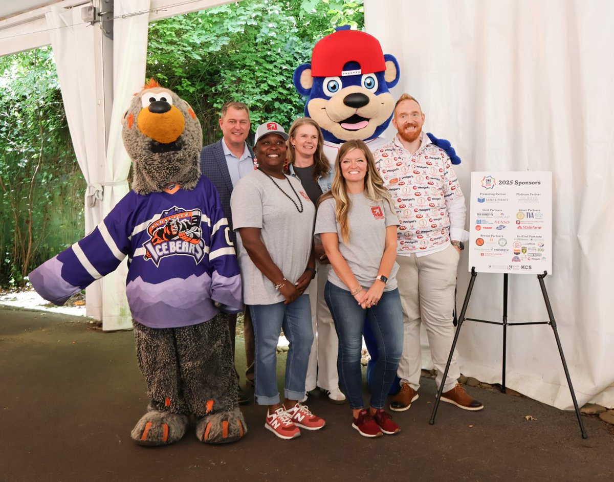 The 4th year of One Book Read City wraps up! 🎉

Thanks to Zoo Knoxville, Weigel’s, and Cruze Farm for celebrating our Scavenger Hunt winners with pizza and ice cream! 🍕🍦
