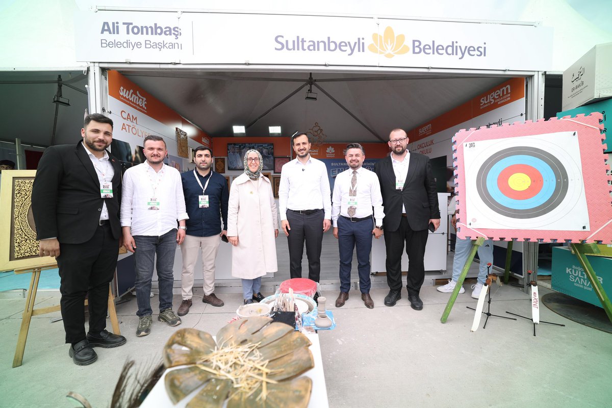 Salih Boyraz (@salih_boyrazz) on Twitter photo 📍7. Etnospor Kültür Festivali’nde AkParti İstanbul İl Baskani Sn.<a href="/abdullahozdemir/">Abdullah Özdemir</a> ve il Kadın Kolları Başkanı Sn.<a href="/salihademirer/">Saliha DEMİRER</a> <a href="/SultanbeyliBel/">Sultanbeyli Belediyesi</a> standımızı ziyaret ettiler.
Belediye Başkanımız Sn.<a href="/alitombas_/">Ali Tombaş 🇹🇷</a>'in selamlarını ileterek,çalışmalarımız hakkında bilgi verdik. 📍7. Etnospor Kültür Festivali’nde AkParti İstanbul İl Baskani Sn.<a href="/abdullahozdemir/">Abdullah Özdemir</a> ve il Kadın Kolları Başkanı Sn.<a href="/salihademirer/">Saliha DEMİRER</a> <a href="/SultanbeyliBel/">Sultanbeyli Belediyesi</a> standımızı ziyaret ettiler.
Belediye Başkanımız Sn.<a href="/alitombas_/">Ali Tombaş 🇹🇷</a>'in selamlarını ileterek,çalışmalarımız hakkında bilgi verdik.