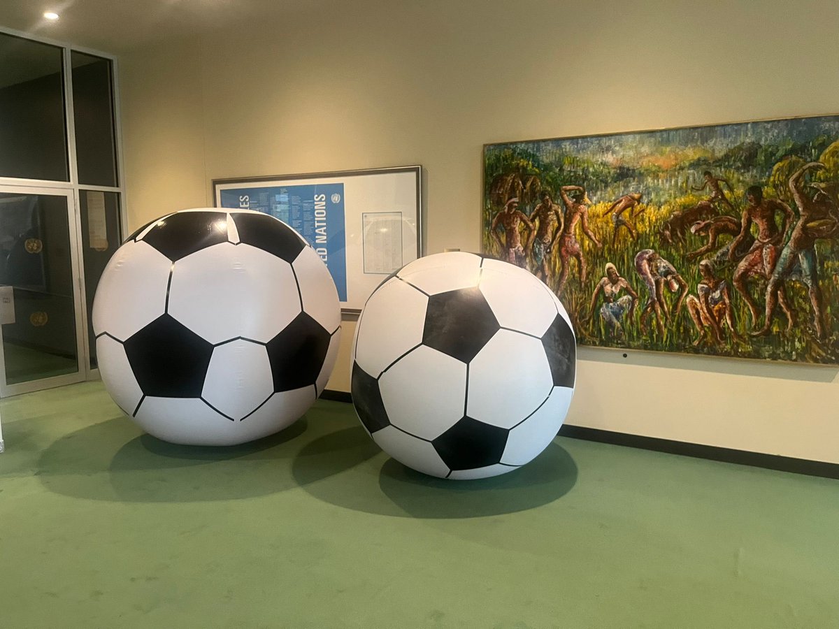 Pleased today to attend the opening ceremony for #WorldFootballDay at the UN General Assembly ⚽️🌎

A reminder of the power of sport to break down barriers &amp; inspire respect, cooperation &amp; some healthy competition and rivalry.

Put ‘em under pressure 🇮🇪☘️🥅