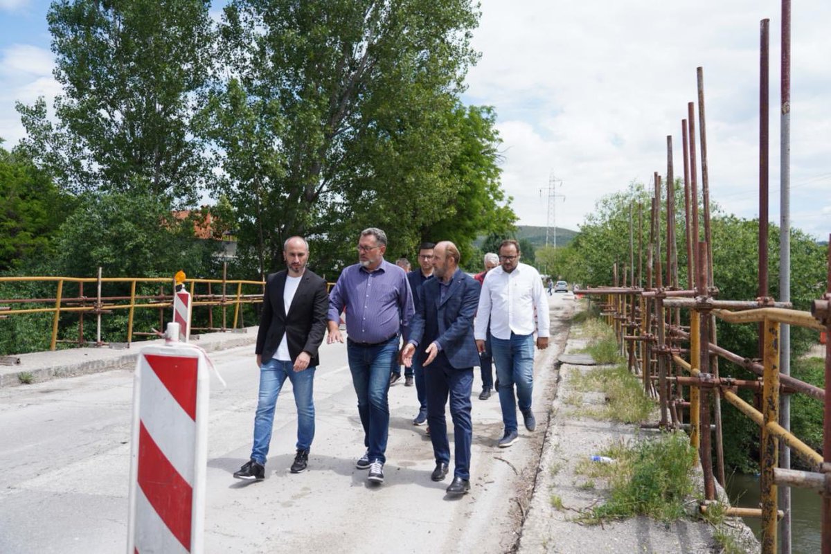 Од 1971 "времениот мост" (единствен за влез на тешки товарни возила за Велес и Чашка) е во завршна фаза на реконструкција. 
Реконструкцијата чини ≈30м ден.
Ова беше и мое лично барање преку амандмани и минатиот мандат ама немаше кој да го среди, СДС и ДУИ имаа други приоритети..