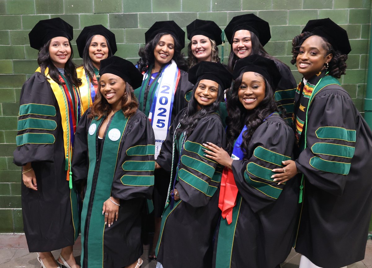 CUNYMed's tweet image. The CUNY School of Medicine healers, leaders, and scholars celebrates our MD Class of 2025 Commencement Ceremony. They will fulfill their mission to become doctors and guardians of community health. By eliminating barriers to medical education, we deliver healthcare for all.