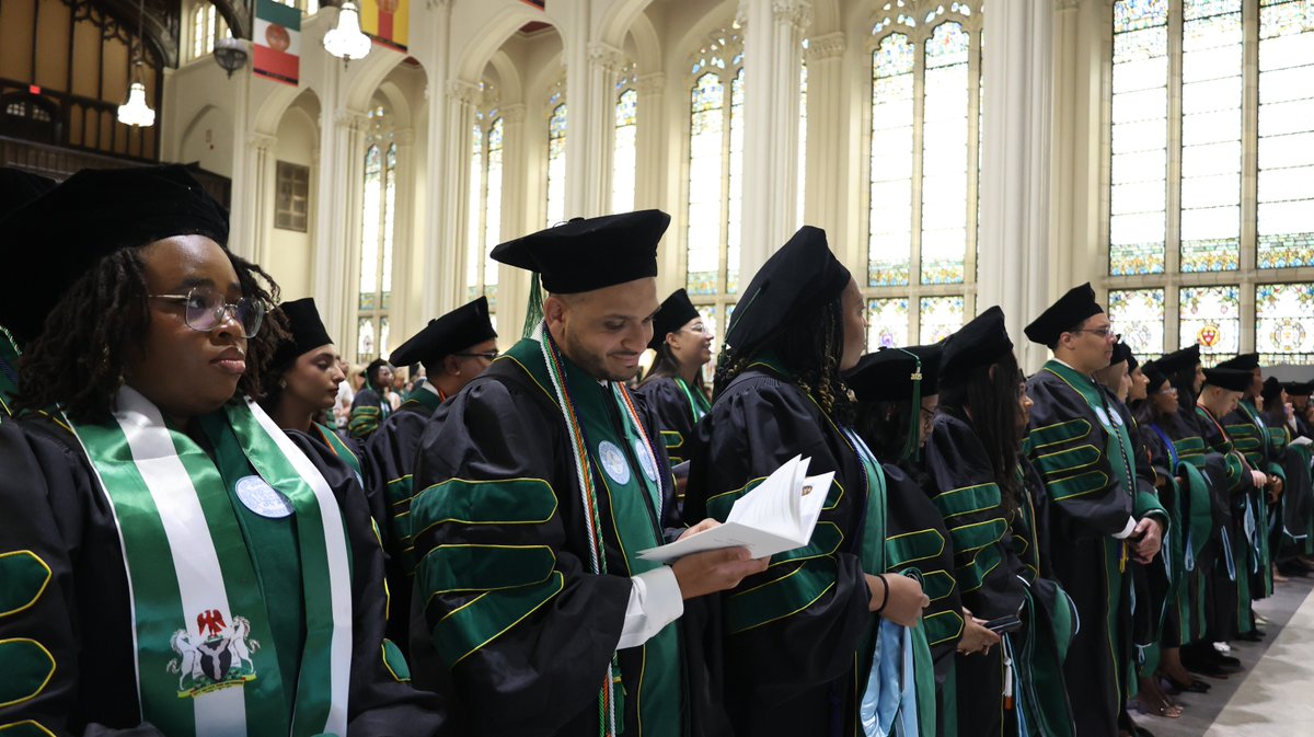 CUNYMed's tweet image. The CUNY School of Medicine healers, leaders, and scholars celebrates our MD Class of 2025 Commencement Ceremony. They will fulfill their mission to become doctors and guardians of community health. By eliminating barriers to medical education, we deliver healthcare for all.