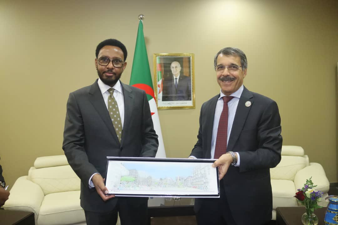 Bihi Egeh (@bihiegeh) on Twitter photo Honoured to hold a constructive bilateral meeting with <a href="/MFinancedz/">وزارة المالية الجزائرية</a> H.E. Abdelkrim Bouzred, Minister of Finance of Algeria, on the sidelines of the 2025 IsDB Annual Meetings. We discussed deepening areas of mutual interest and reaffirmed the strong historical and strategic ties Honoured to hold a constructive bilateral meeting with <a href="/MFinancedz/">وزارة المالية الجزائرية</a> H.E. Abdelkrim Bouzred, Minister of Finance of Algeria, on the sidelines of the 2025 IsDB Annual Meetings. We discussed deepening areas of mutual interest and reaffirmed the strong historical and strategic ties