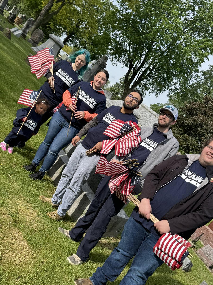 565Local's tweet image. Thank You to All Who Participated in This Year’s Flag Placement!

We want to extend our heartfelt gratitude to Legion Post 59 and VFW 328 &amp;amp; 388 for graciously allowing us to give back and serve our community. @smartunionworks