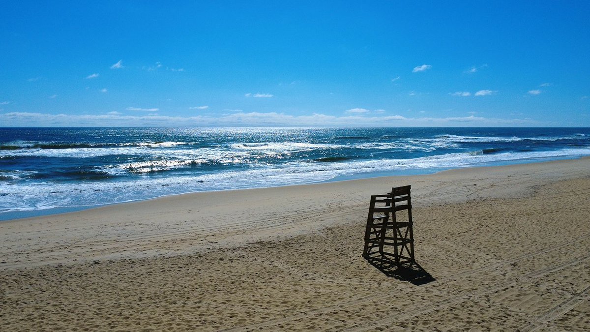 outerbanks's tweet image. Today's views from Avalon Pier | Kill Devil Hills | Outer Banks 
🌊  The lifeguard stands are making their way back to the beach so you know the summer season is right around the corner. 
#obx #outerbanks #nc