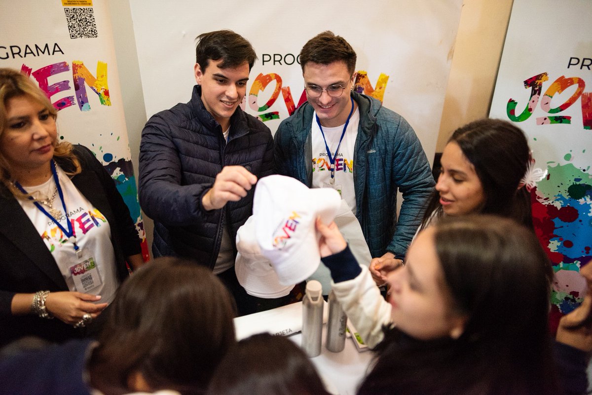 BancodeCtes's tweet photo. ¡Así vivimos la #ExpoJoven en #Saladas! 😎 Estuvimos presentes en este gran evento impulsado por La Dirección de Juventud de Corrientes, con nuestro stand, juegos, premios y mucha info clave sobre nuestro #ProgramaJoven y todos sus beneficios 🙌
👉 Tu primera tarjeta 💳
👉 Educación financiera 💡
👉 Las mejores promos y créditos para que arranques tu camino con todo 🚀