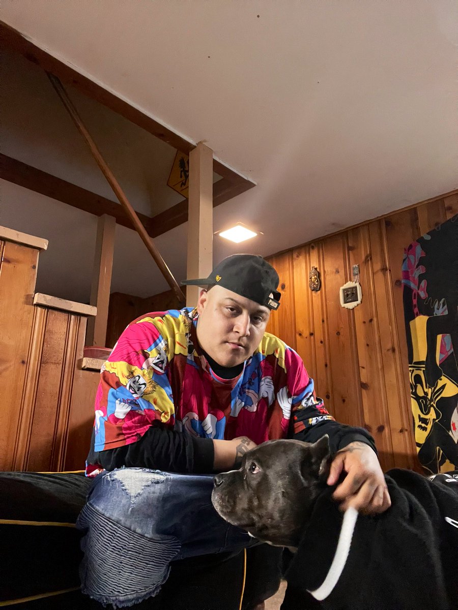 fromaskoff47's tweet photo. Kickin it wit my son son #smoke https://t.co/nZD5e02vij