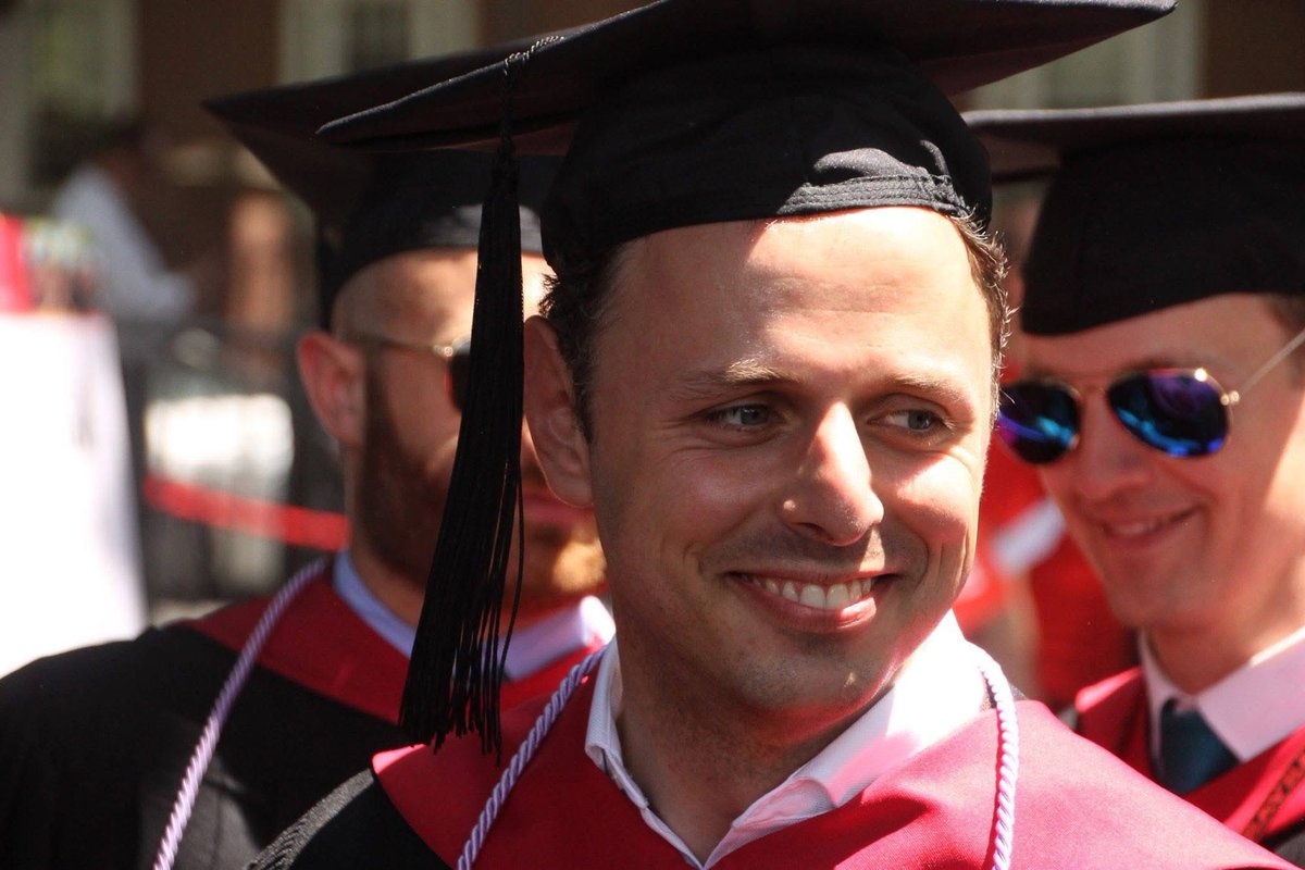 MircoGuenther's tweet image. Hätte nie gedacht, dass es mal einem Akt politischer Rebellion gleichkommen würde, seinen @Harvard-Abschluss zu zeigen. But here you go! Jetzt erst recht! Proud @Kennedy_School alumnus! #MPA #Classof2015