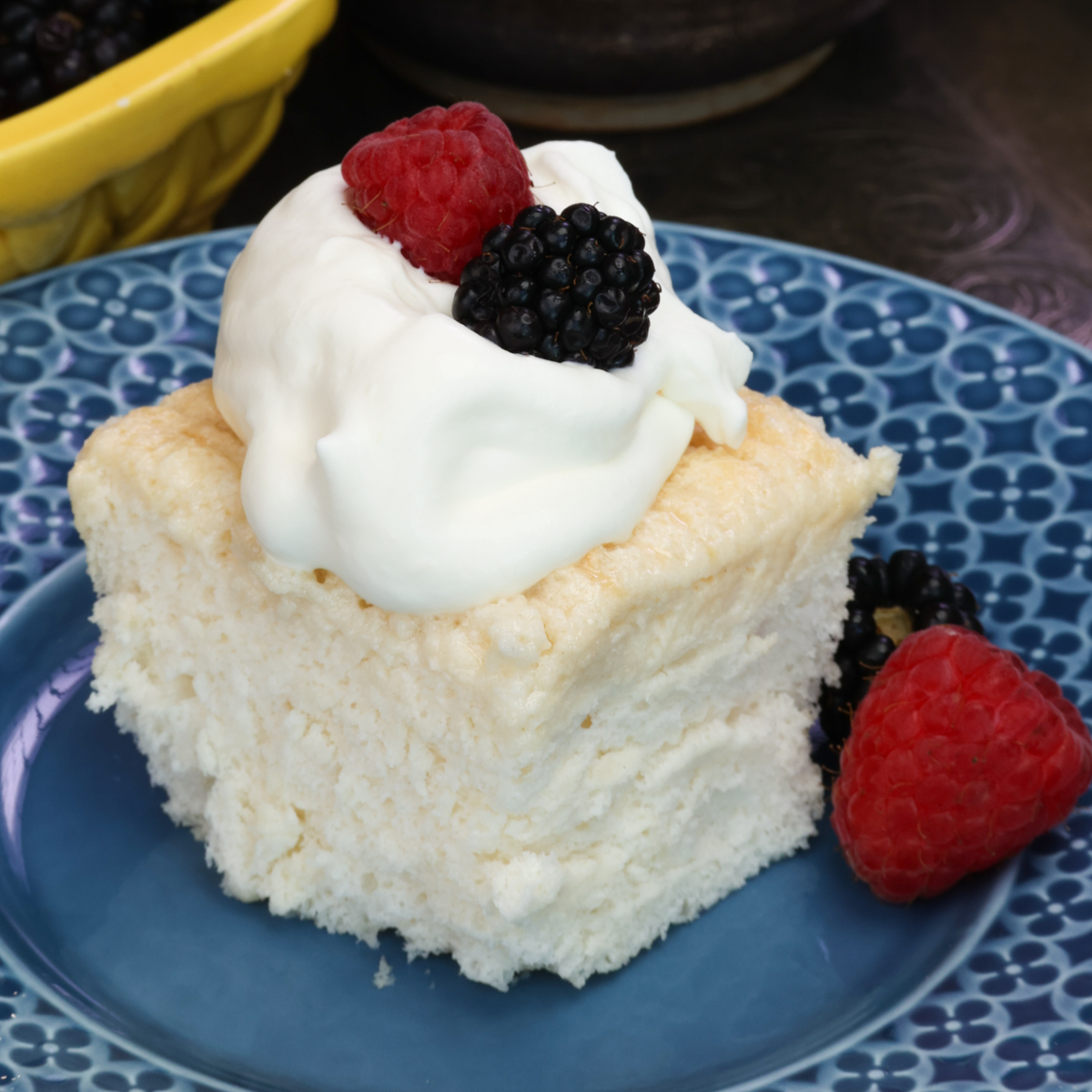 Light, fluffy, and just the right size! This Mini Angel Food Cake is made with simple pantry staples—no tube pan needed! Perfect for one or two people. onedishkitchen.com/angel-food-cak…