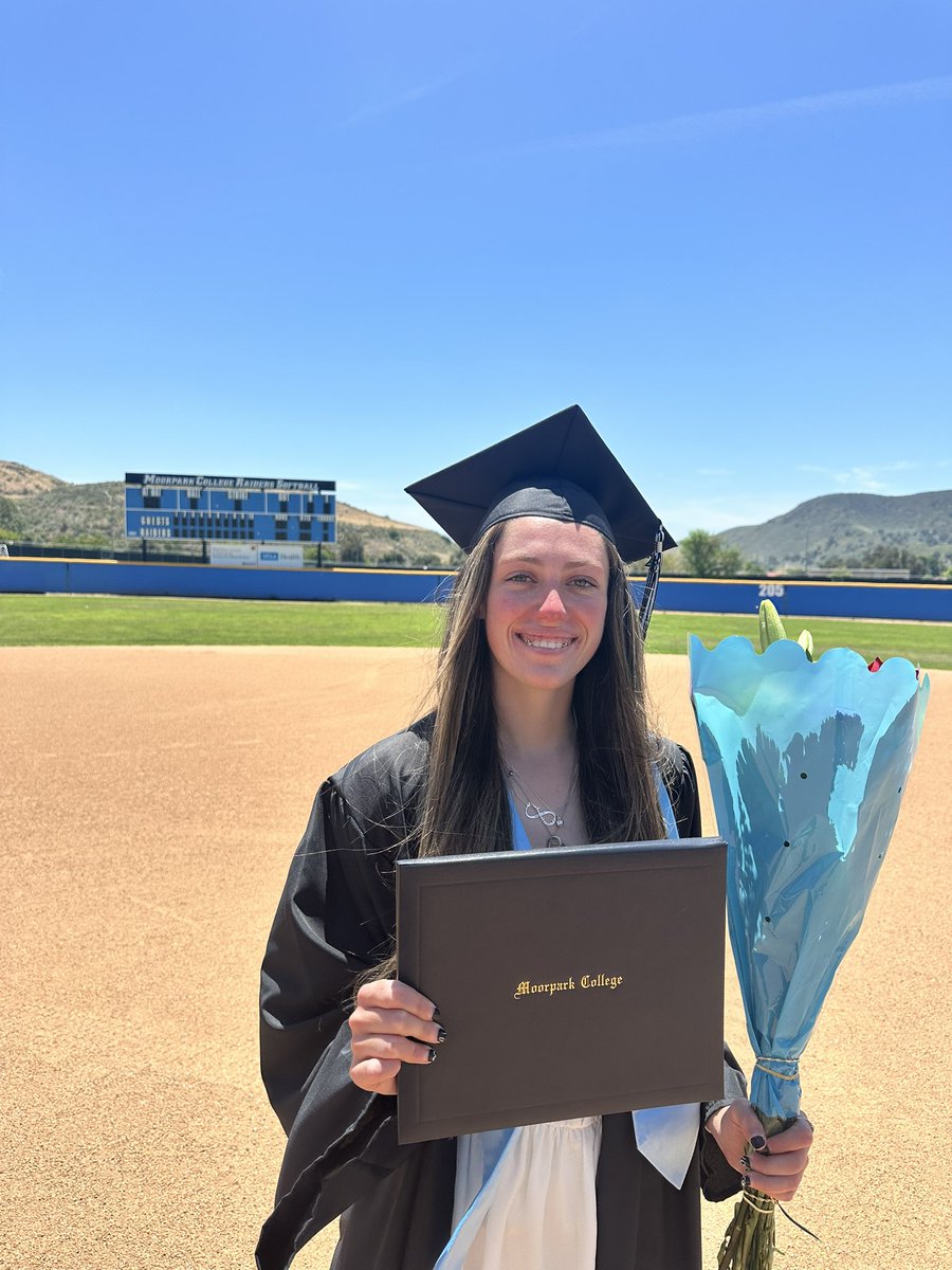 Amanda_smith004's tweet image. Last time on the mound at Moorpark. I will miss it!! Onward and upward!!!
@UCSD_CoachP
@CharMorgan34
@StaceyNuveman
@Fullerton_SB
@CaitlinLowe
@BrieGalicinao