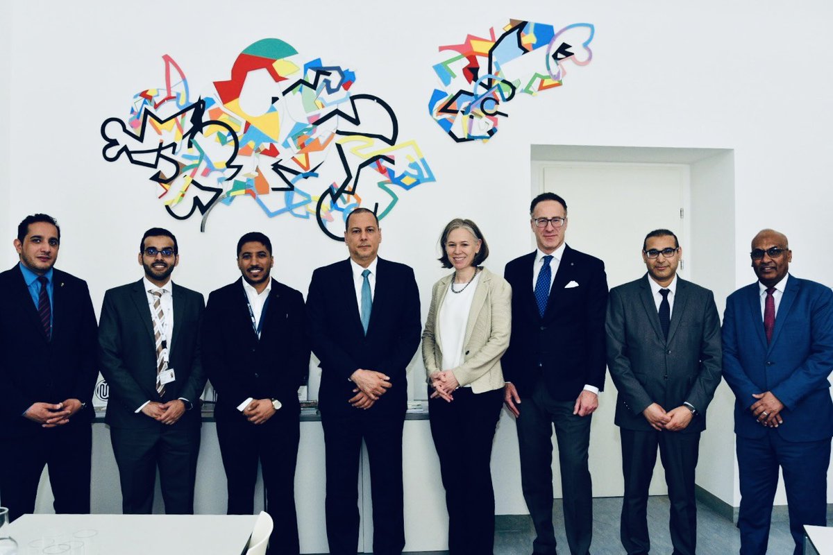 عقد بالأمس لقاء موسع لتطوير الشراكة العلمية مع جامعة فينا، ضم اللقاء سعادة سفير خادم الحرمين الشريفين لدى النمسا وممثلي الملحقية. ومن الجانب النمساوي Prof. Shariat، رئيس قسم الاورام ونائبة مدير الجامعة Dr. Fritz، واتفق الجانبان على عقد لقاءات مماثلة لمناقشة تفاصيل أوسع للشراكة.