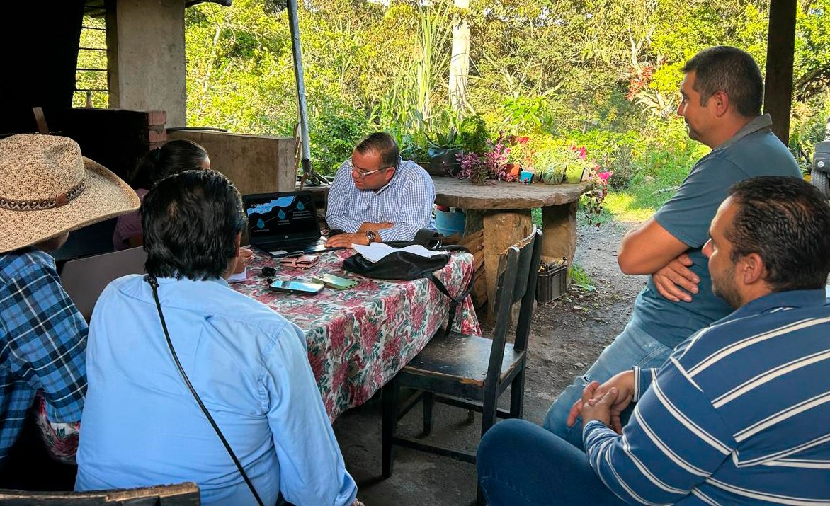 CORPOGUAVIO (@corpoguavio) on Twitter photo En #Guasca, #Junín y #Ubalá se realizaron jornadas de socialización con comunidades rurales, presentando los resultados del diagnóstico técnico de sus acueductos.
CORPOGUAVIO y <a href="/ACODAL/">ACODAL NACIONAL</a> trabajan juntos por una mejor gestión del recurso hídrico. En #Guasca, #Junín y #Ubalá se realizaron jornadas de socialización con comunidades rurales, presentando los resultados del diagnóstico técnico de sus acueductos.
CORPOGUAVIO y <a href="/ACODAL/">ACODAL NACIONAL</a> trabajan juntos por una mejor gestión del recurso hídrico.