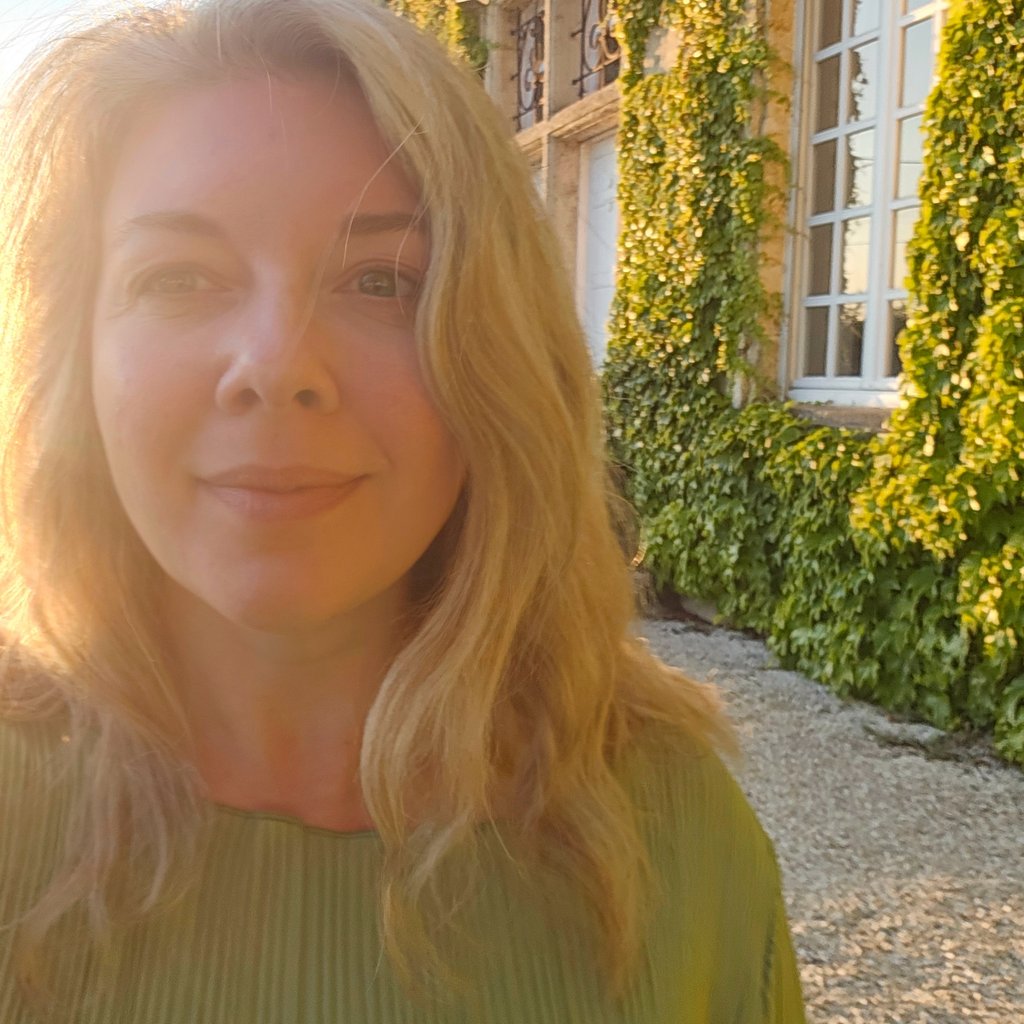 Coordinating with the ol' chateau. 💚