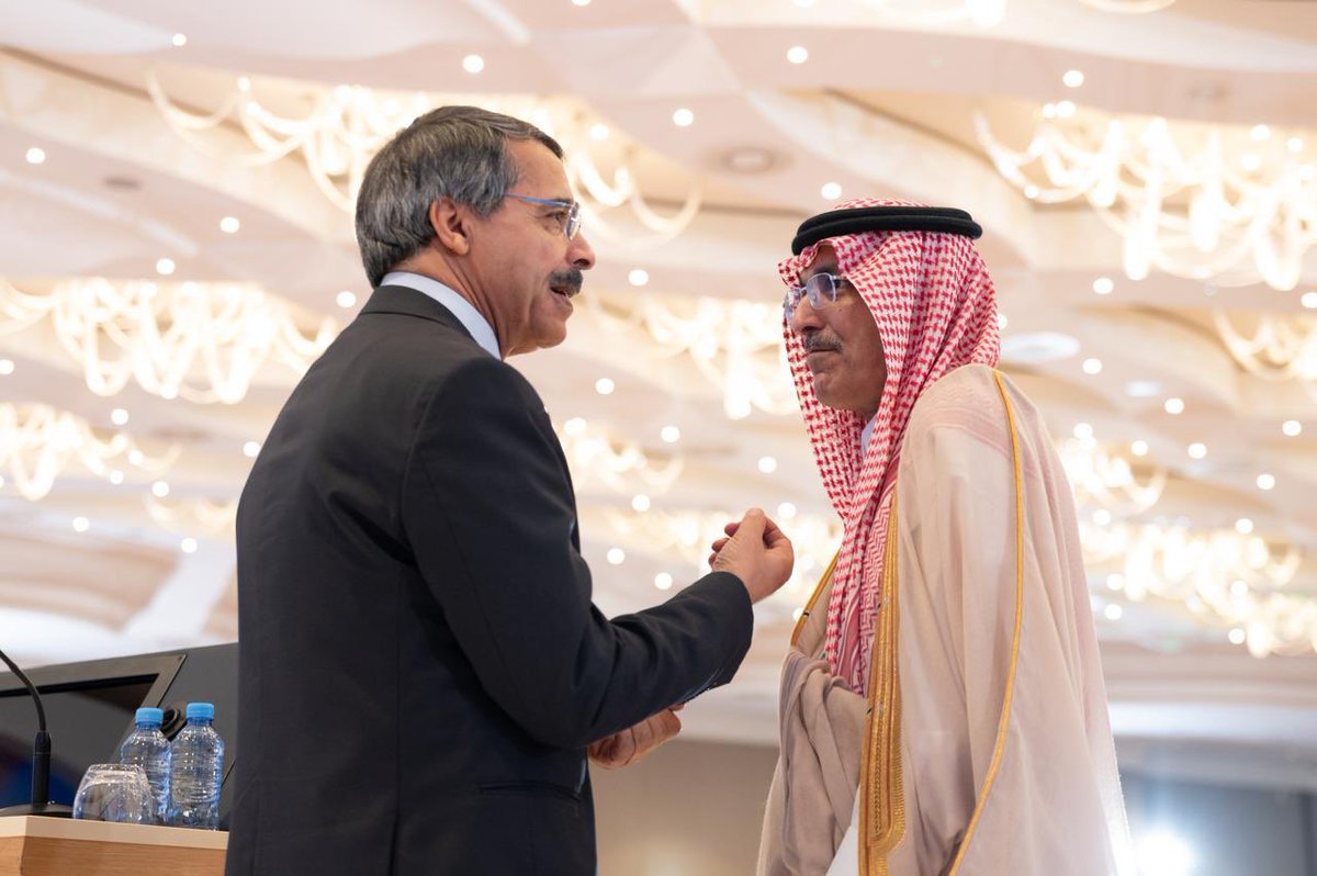 خلال مشاركتي في اجتماع الطاولة المستديرة للمحافظين تحت شعار "سدّ الفجوة: تعددية الأطراف، وتغير ديناميكية المبادلات التجارية، ومستقبل تمويل التنمية"، والمنعقد ضمن أعمال #اجتماعات_البنك_الإسلامي_للتنمية_2025 أشرت إلى الدور المحوري الذي تضطلع به المجموعة في تعزيز النمو الاقتصادي