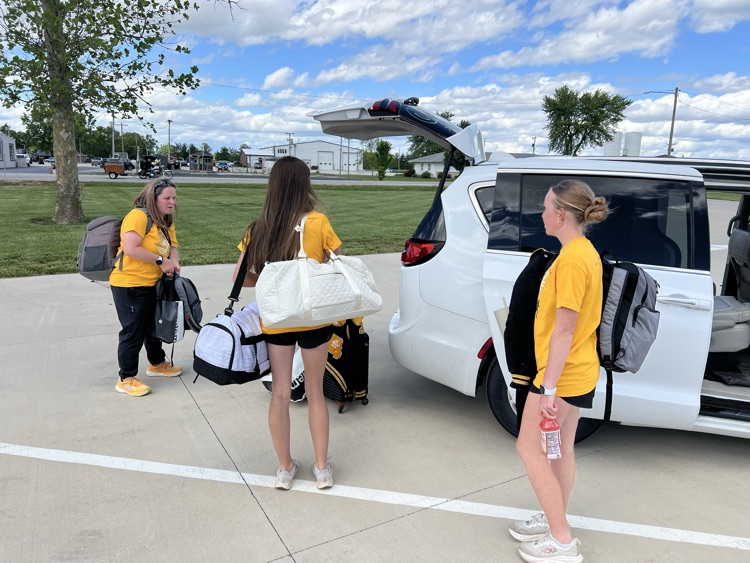MonroeCityHigh's tweet photo. 🏃🏃‍♀️Track Team Send Off!
Good luck to our state qualifiers!
#MCPRIDE https://t.co/DMnaD19DIX