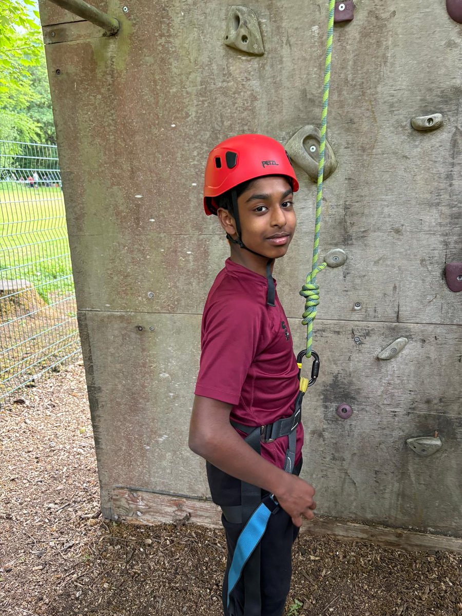 8thReigate's tweet image. The Scouts had a blast on the climbing wall &amp;amp; abseiling tower.  Some were expert and some novices but all made progress. It was great to see people scared to go over the edge abseiling then come back for more! Fears conquered! @RAASchoolGatton @surreyscouts @ReigateScouts