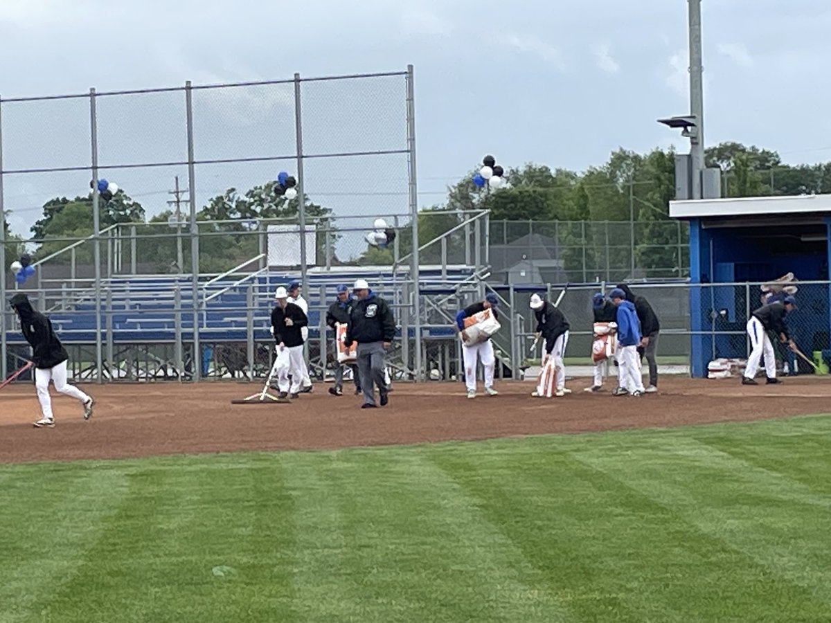 BulldogsCN's tweet photo. Bull Dog baseball helping to prep the field for our softball game tonight against Jennings County. Thank you fellas! #DogsHelpingDogs
⁦@CNDogsBaseball⁩ ⁦@CNdogssoftball⁩ https://t.co/Fpo7aSDXut