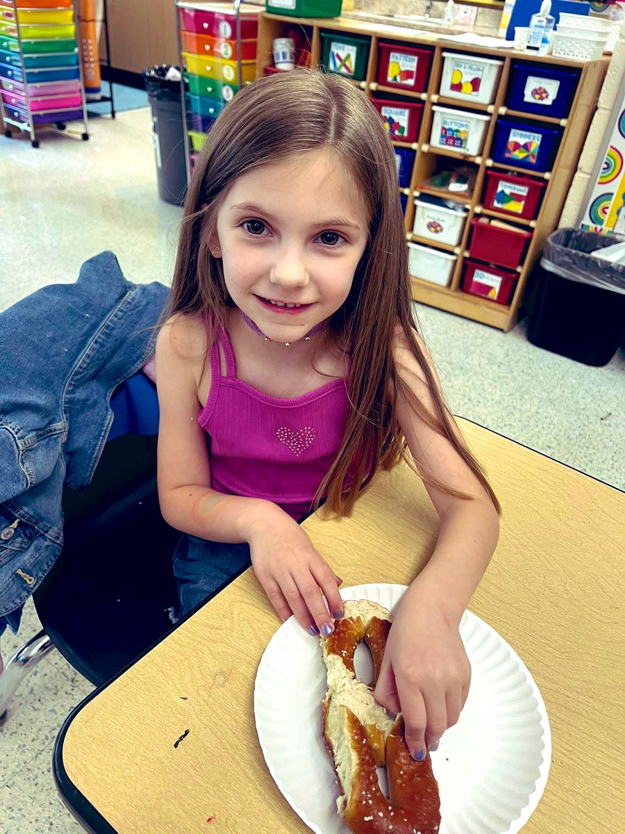 Ridgeway Elementary (@ridgeway_wp) on Twitter photo 🥨PRETZEL DAY IS BACK ! 🥨
THANK YOU Ridgeway PTA and Philly Pretzel Factory!!!
<a href="/DrJosephRicca/">WPCSDSuper</a>
<a href="/wplainsschools/">White Plains Schools</a>
<a href="/RidgewayWP_PTA/">Ridgeway PTA</a> 🥨PRETZEL DAY IS BACK ! 🥨
THANK YOU Ridgeway PTA and Philly Pretzel Factory!!!
<a href="/DrJosephRicca/">WPCSDSuper</a>
<a href="/wplainsschools/">White Plains Schools</a>
<a href="/RidgewayWP_PTA/">Ridgeway PTA</a>