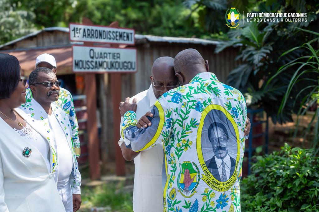 En ma qualité de Délégué National de l'#UJPDG, j'ai pris part à la Tournée entamée par le Président du PDG le Camarade Blaise Louembé dans le Moyen-Ogooué. 

La délégation a été accueillie par les responsables politiques de la province, à l’entrée du chef-lieu, #Lambaréné

#Odjir