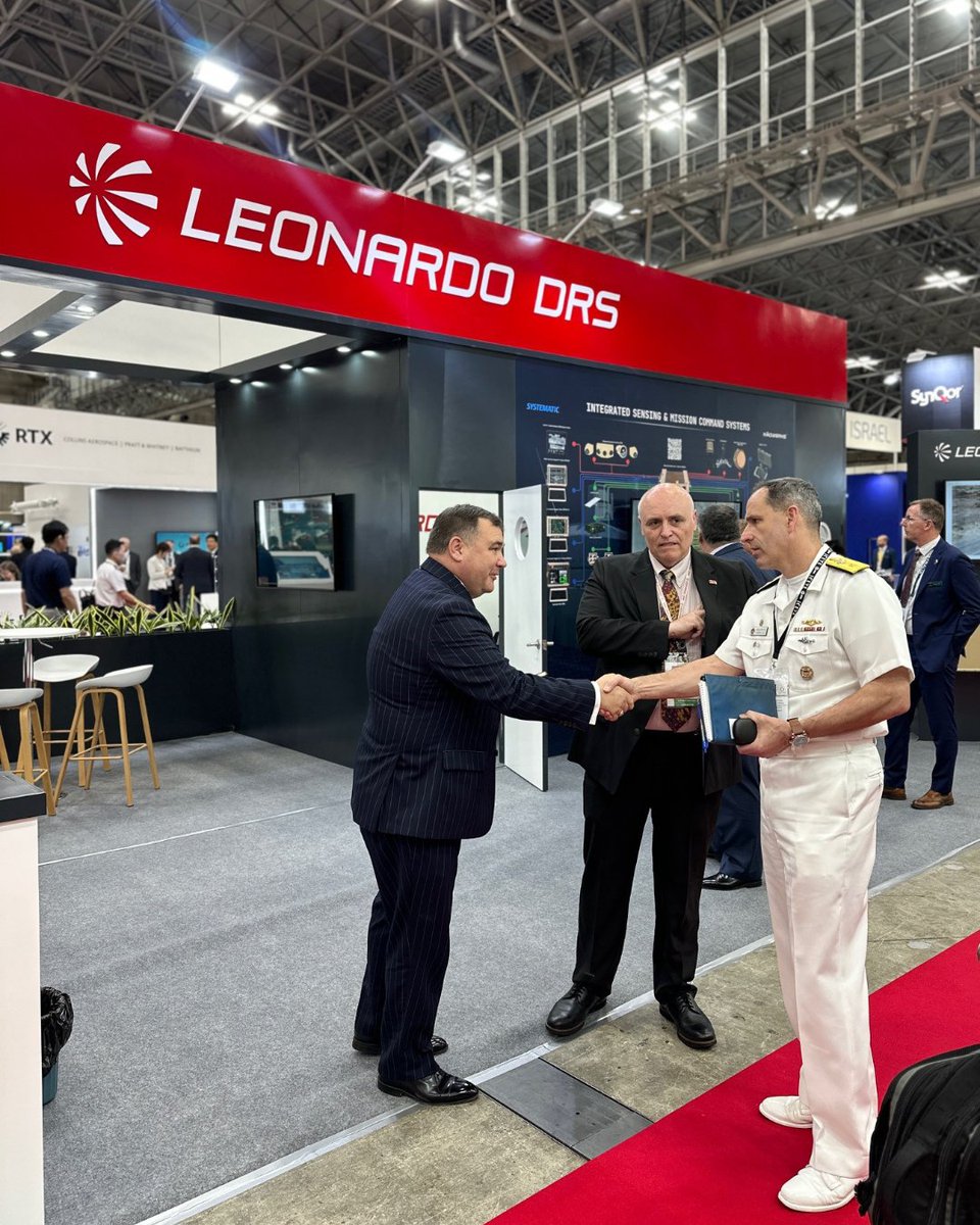 LeonardoDRSnews's tweet photo. #LeonardoDRS was honored to host #USNavy Rear Admiral  Reifsteck, Commander of Submarine Group SEVEN, Task Force 54, and Task Force 74, at our #DSEIJapan2025 stand.  Thank you for your service!  #DefenseInnovation #DSEIJapan https://t.co/gDlW0pDABf