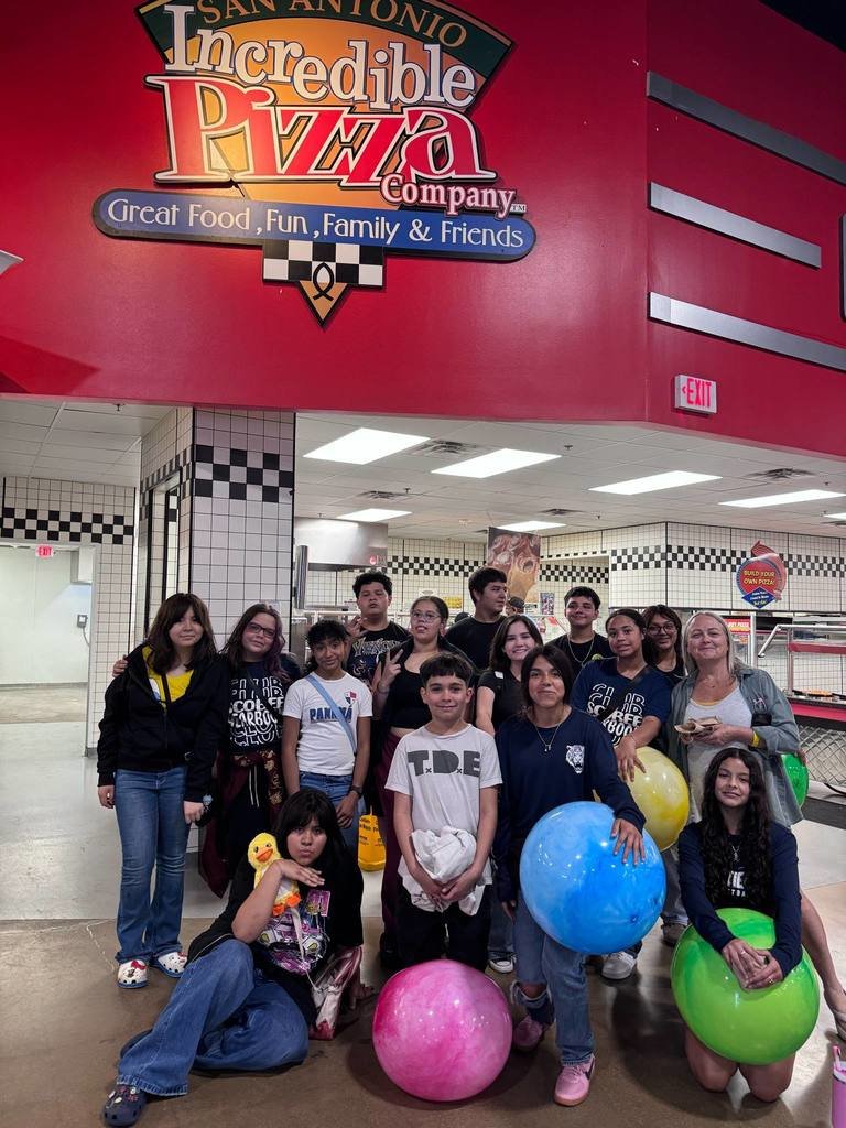 swisd_sco's tweet photo. The Scobee Yearbook staff celebrated a job well done at Incredible Pizza π
#ItsATigerThing #RootEdScobeeMS #swisdexperience https://t.co/1zoNVg9ojq