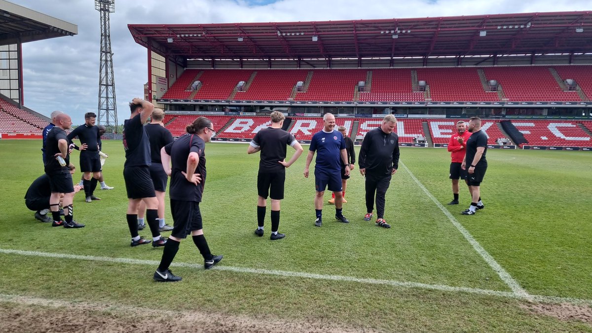 MallenderMark's tweet photo. 50 year old, and making the 2nd appearance of my career at Oakwell today!! 2 appearances and 2 victories π π
#dynamoes β½οΈ I must apologise to George for the slightly miss timed tackle from behind, resulting in a penalty π€¦π» π₯ π«¨π
#coyr #youreds #bfc @BarnsleyFC https://t.co/N45GKAahBa