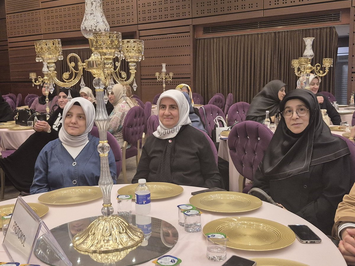 zsuleridvanoglu's tweet photo. Yarışmamıza katılarak sürdürülebilirlik ve tasarım konularında eşsiz fikirlerini bizimle paylaşan tüm katılımcılara ve sürece katkıda bulunan jüri üyelerine minnettarız.
Sürdürülebilir bir gelecek için birlikte üretmeye ve dönüştürmeye devam edeceğiz!
 #ileridönüşüm https://t.co/hGSbmAdtS1
