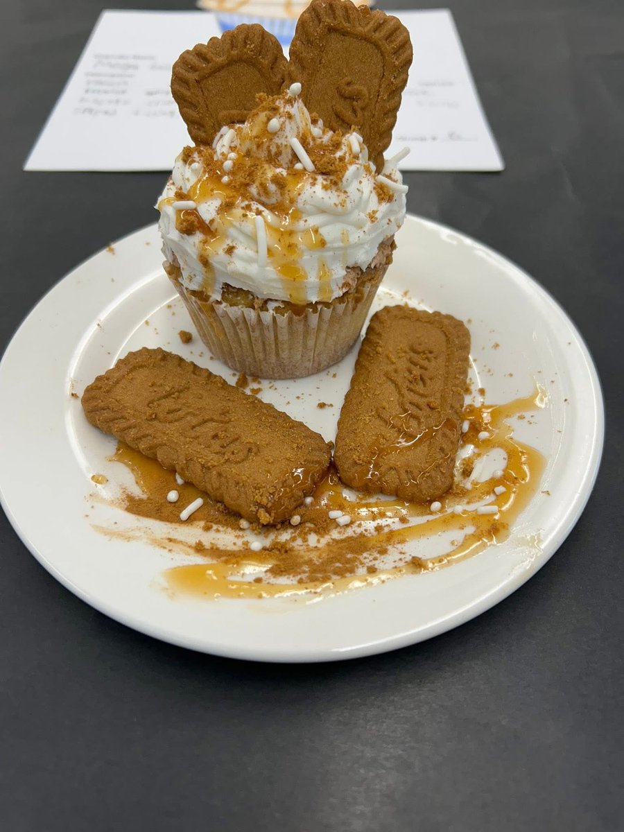 ShakoWest's tweet photo. Teen Chef had their infamous cupcake wars today. The cupcakes tasted as good as they looked! 🧁🧁 https://t.co/46WlPPj9mY