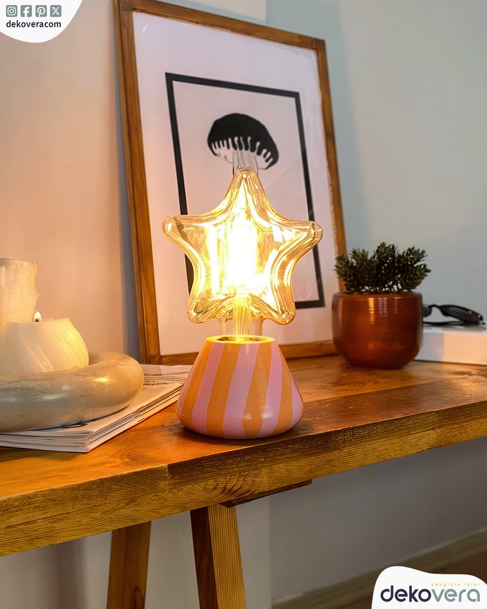 dekoveracom's tweet photo. • Loş bir ışık, huzurlu bir köşe!🕯️

📍 Çizgili Konik Gövde Masaüstü Rustik Lamba
📎 https://t.co/rVzLhKe0O5
📲 https://t.co/5XNXv6pYW2
🗨️ WhatsApp: +90 546 157 14 15

#dekovera #rustiklamba #masaüstülamba #dekoratifışık #rustiktarz #vintagelamba #modernlamba #retroışık #minimaldekor #masaüstüdekor #evdekorasyonu #evhediyesi #ofishediyesi #aydınlatma #dekoratifürünler #sanatsal #handmade #homedecor #rusticlamp #deskdecor #giftideas