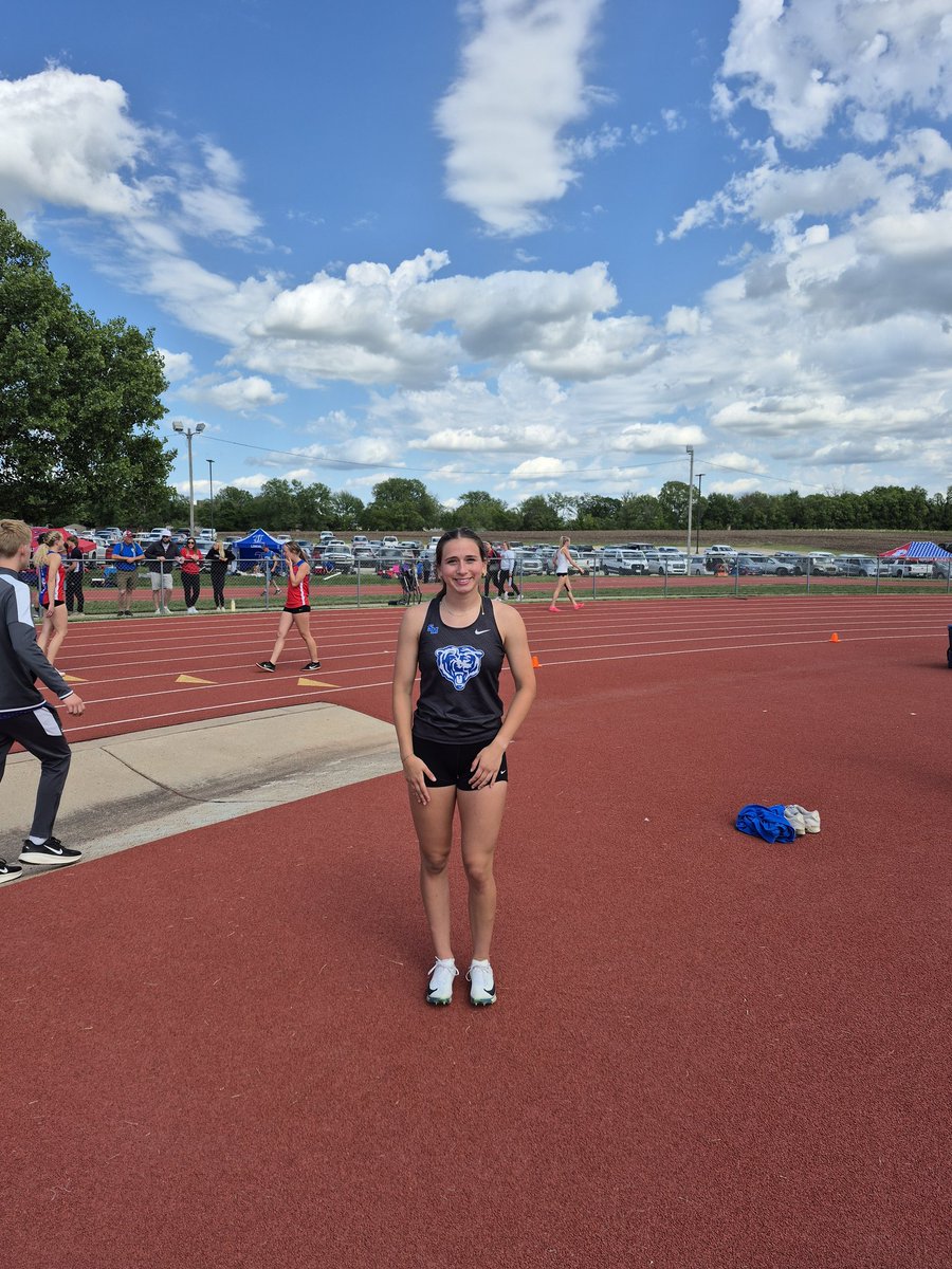 🎟🐻 STATE TICKET PUNCHED! 🐻🎟
🚨🚨SCHOOL RECORD🚨🚨

Jolenna Wingerter earns 2nd in long jump AND she updates her own school record, leaping 17'8"!!

Way to go, Jo!!

#BearPRIDE 🐻