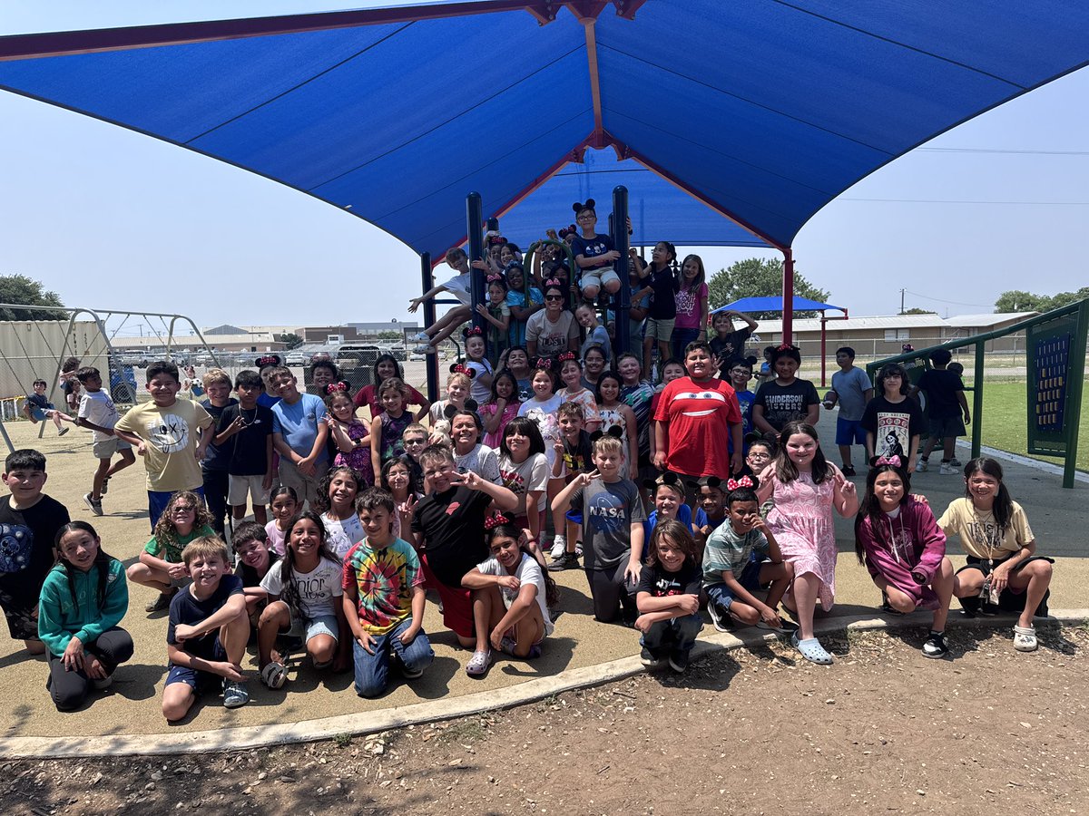 Mrs. Kieke, we’re so grateful for the amazing 13 years you’ve spent with us at GFES! You’ll be deeply missed, but we wish you all the best in your next adventure! Remember, you’ll always be a Wildcat! ❤️🐾

#togetherwecultivate
#GrowingGreatness
#todayincomal