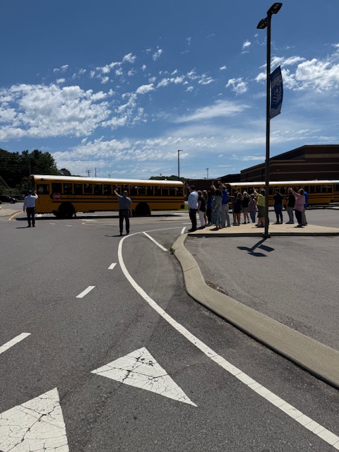 GMS Community: our annual tradition of waving goodbye to our students as they head off into the summer continued today on our final day together. 

Our Faculty and Staff are proud of our GMS students and wish all families the very best summer!!!

#GeneralsLEAD #TheSkyIsTheLimit