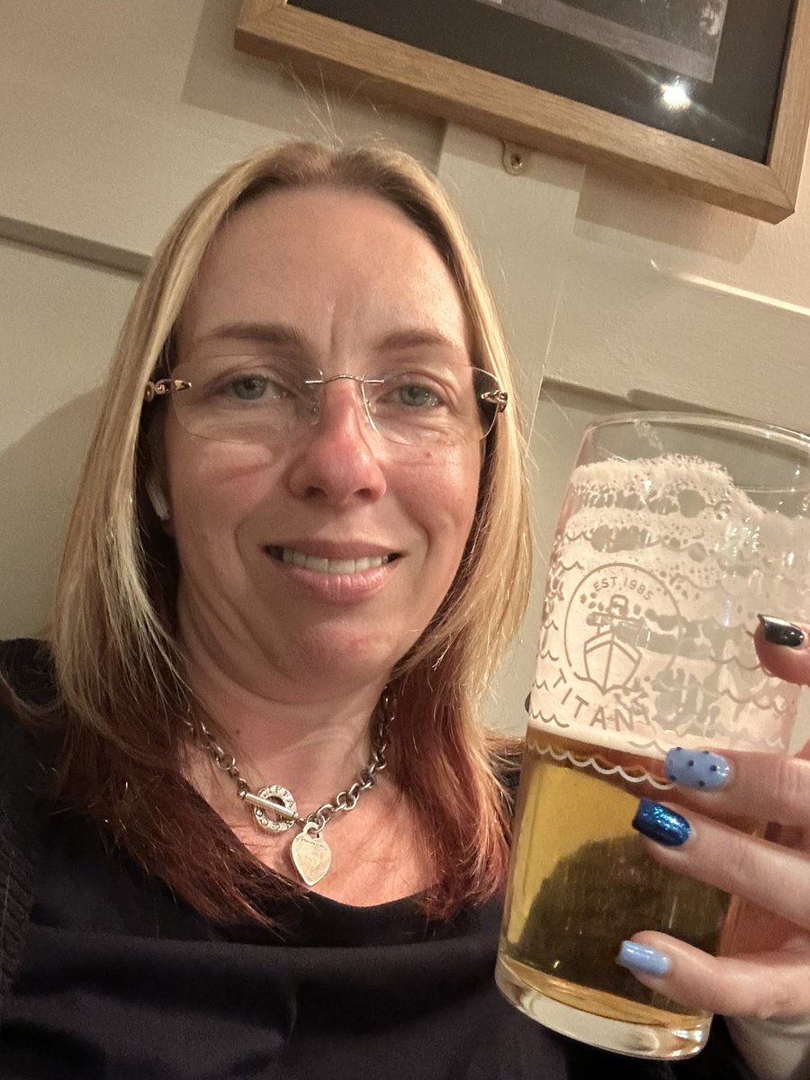 shellienic's tweet image. After a busy day doing chores &amp;amp; getting ready to take my daughter to London for a birthday weekend away after school tomorrow… I thought I’d take myself to the pub for a cheeky beer @TitanicBrewers #TheBeacon #Lichfield