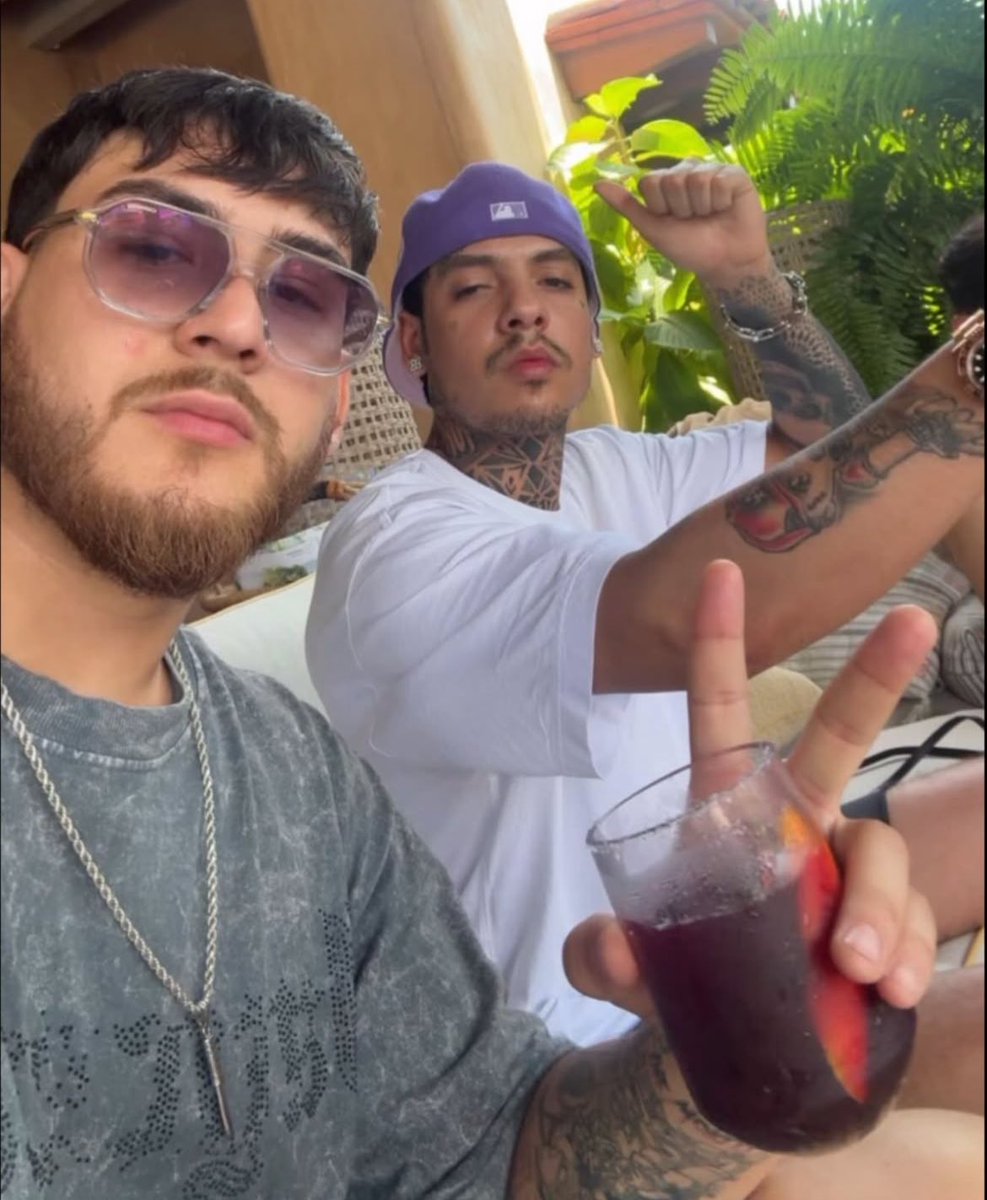 m (@chol0vago) on Twitter photo 