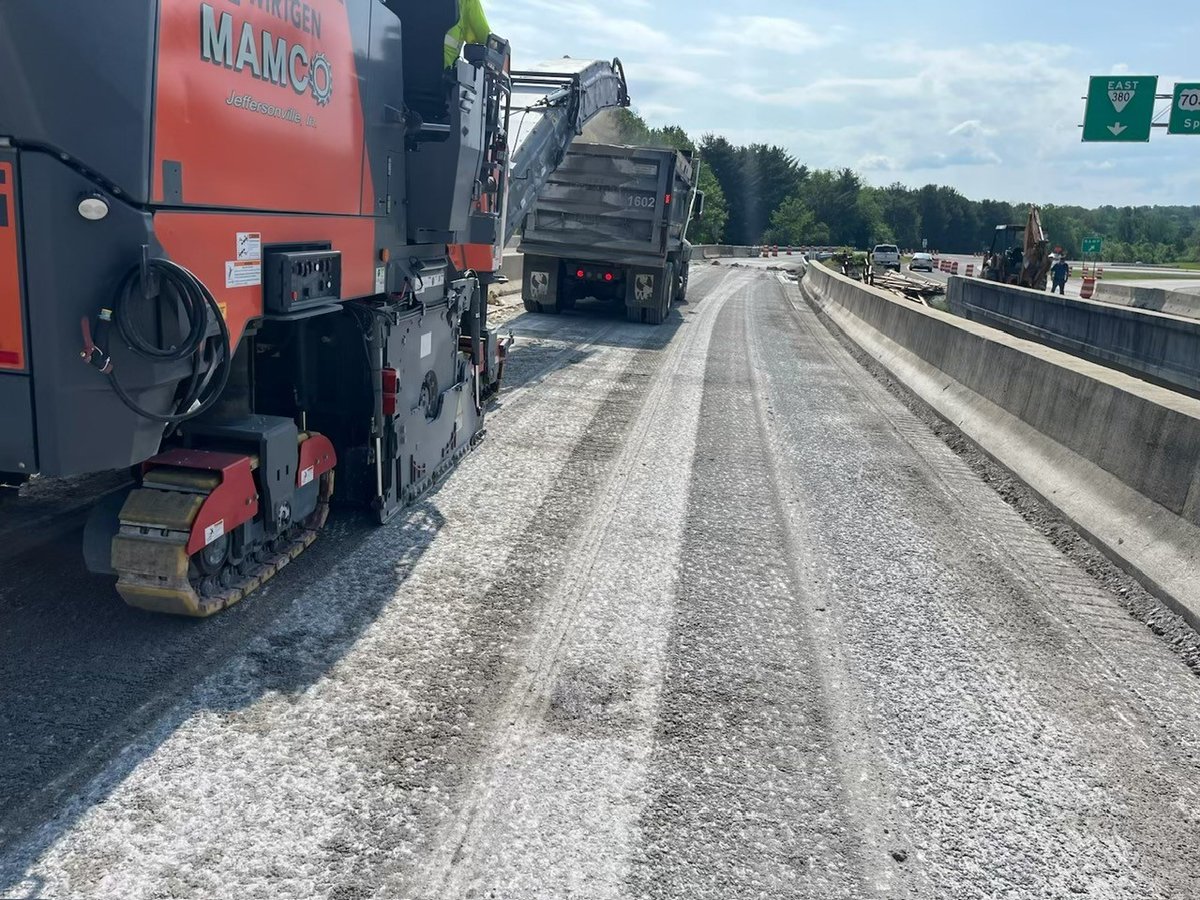 midstate_const's tweet image. Grinding down to build back stronger.
Our bridge crew is currently performing deck scarification on a bridge in Middle Tennessee. They are prepping the surface for a fresh overlay that will extend the life of the structure. #midstateconstruction #bridgerepair #tennessee
