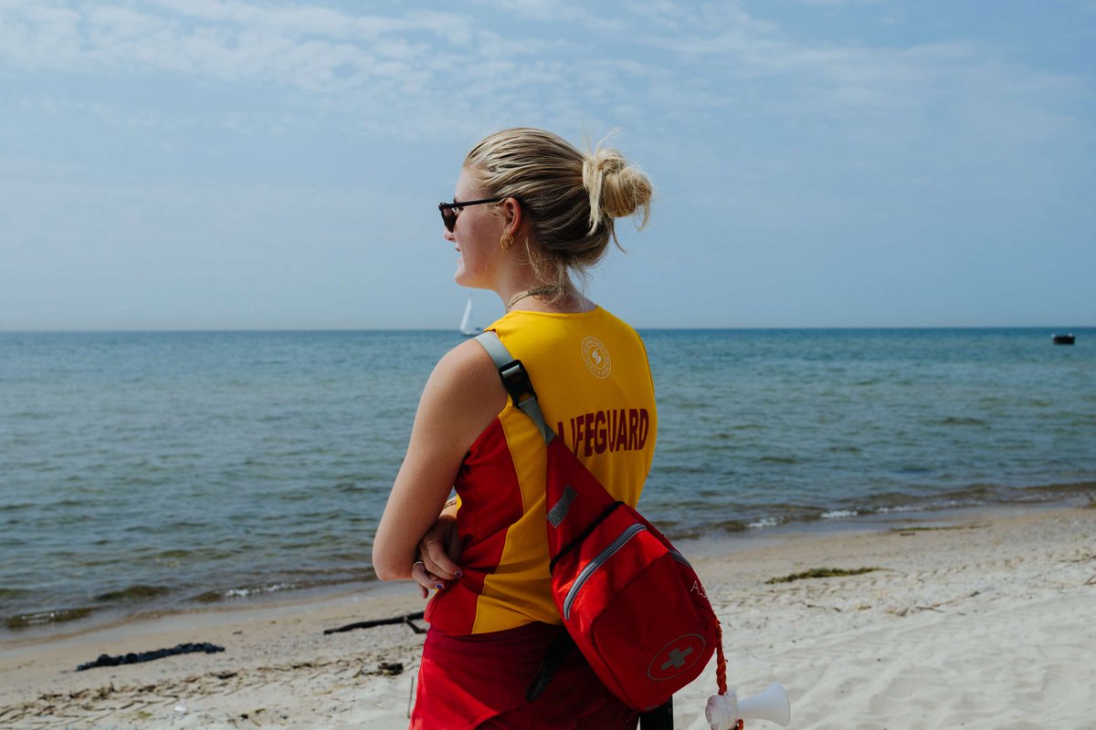 Lifeguards return to Toronto’s supervised swimming beaches May 31.

They’ll be on duty daily from 10:30 am to 7:30 p.m. until mid-August and from mid-August to Labour Day from 10:30 a.m. to 7 p.m.

Find a beach near you, toronto.ca/beaches