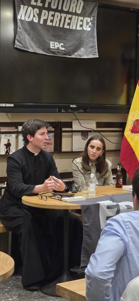 Padre Pablo (God's fan account) (@padrepich) on Twitter photo Gracias a Estudiants pel Canvi por invitarme a hablar de Dios con los universitarios. Siempre un honor y un placer. 
Y gracias a Don Javier Barraycoa, siempre presto a servir desde Empel. Gracias a Estudiants pel Canvi por invitarme a hablar de Dios con los universitarios. Siempre un honor y un placer. 
Y gracias a Don Javier Barraycoa, siempre presto a servir desde Empel.