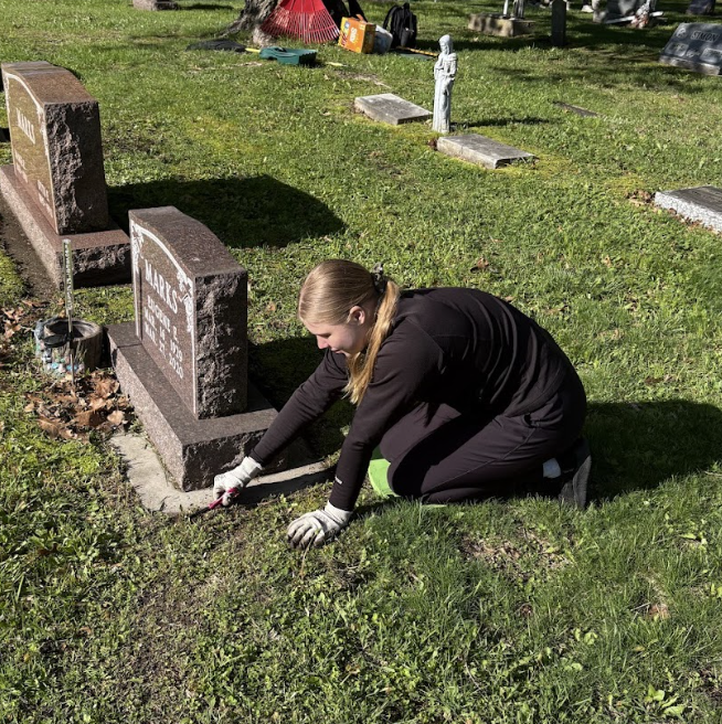 candperz's tweet photo. Another AMAZING spring clean up at the Suamico Cemetery! Thank you for everyone who has supported us in this project! Our students exceeded our expectations again and we leave feeling fulfilled and blessed to have made such a difference in our community!  @HSSD @bvms https://t.co/sNFBW5QRyM