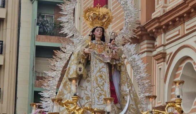 Hermandad de los Judíos en Huelva: Rosario en Plaza de la Merced Sustituye Procesión de la Virgen en 2025