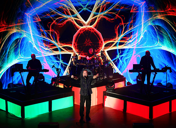 North Americans...everyone to the dancefloor. <a href="/OfficialOMD/">Orchestral Manoeuvres in the Dark</a>