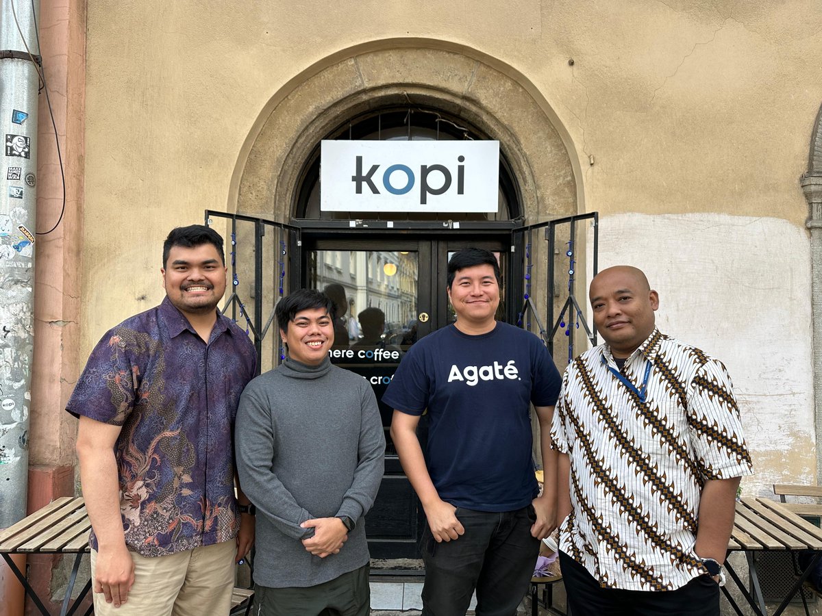 IndonesiaInPL's tweet photo. 🎮 From Bandung to Kraków — Indonesian games made their mark at Digital Dragons, 18–20 May 2025!
With support from @IndonesiainPL, studios @AgateInt  & Animesme wowed 1,500+ visitors with Nightmare Battler Zozo & @hr_simulator.
Visitors were impressed by the quality — sparking interest from European and global publishers for potential business deals reaching more than USD 4,5 millions!
🎯 The event also served as a great platform to promote @igdxID 2025 in Bali.
Gaming isn’t just play — it’s diplomacy. 🕹️🌍🇮🇩🇵🇱
#DigitalDragons2025
#GameDiplomacy
#IGDX2025
#70YearsIndonesiaPoland
@ekraf_ri @asosiasigame_id