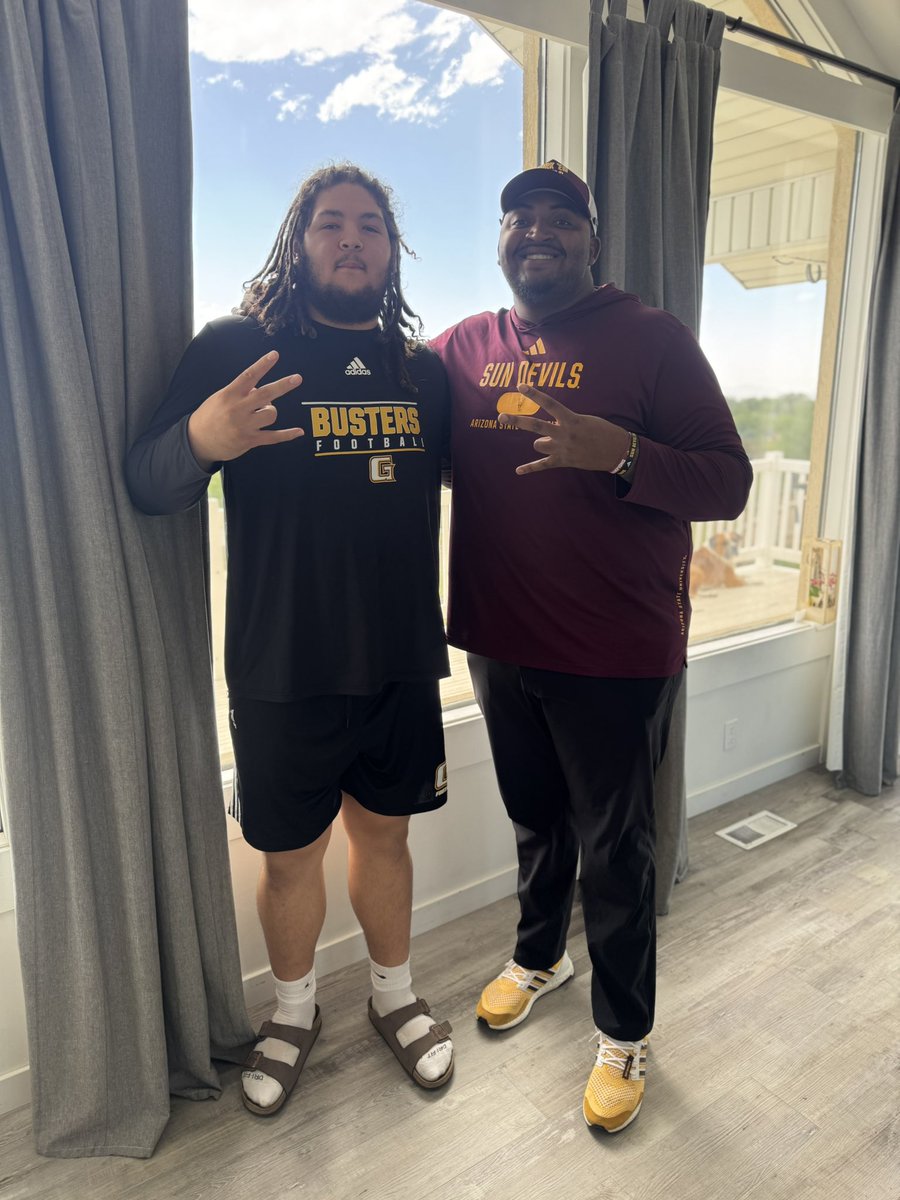 Siosaia Leni Lapuaho (@lapuahosaia) on Twitter photo Appreciate Coach <a href="/TyBarret/">Coach Ty Barrett</a> for coming out and see me!! Can’t wait to check out Tempe!!! <a href="/ASUFootball/">Sun Devil Football</a> #ForksUp🔱 #ActivateTheValley Appreciate Coach <a href="/TyBarret/">Coach Ty Barrett</a> for coming out and see me!! Can’t wait to check out Tempe!!! <a href="/ASUFootball/">Sun Devil Football</a> #ForksUp🔱 #ActivateTheValley