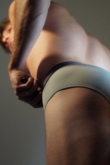 Watch Chase's leaked NSFW photo on TwXstars