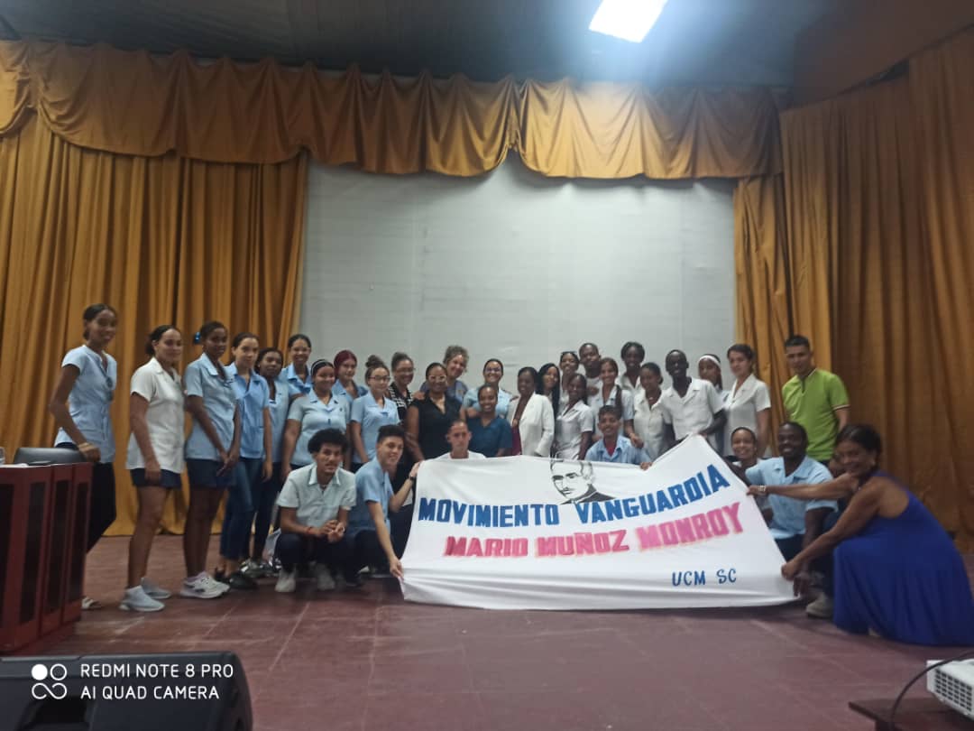 BismarysR's tweet photo. Participan los estudiantes del MMM de la facultad Enfermería Tecnología de la Salud en un encuentro con la DrC Yagen M Pomares Perez Dir APS Nacional, excelente intercambio, #UCM_SC #SantiagoDeCuba https://t.co/HlOqNqDRAi