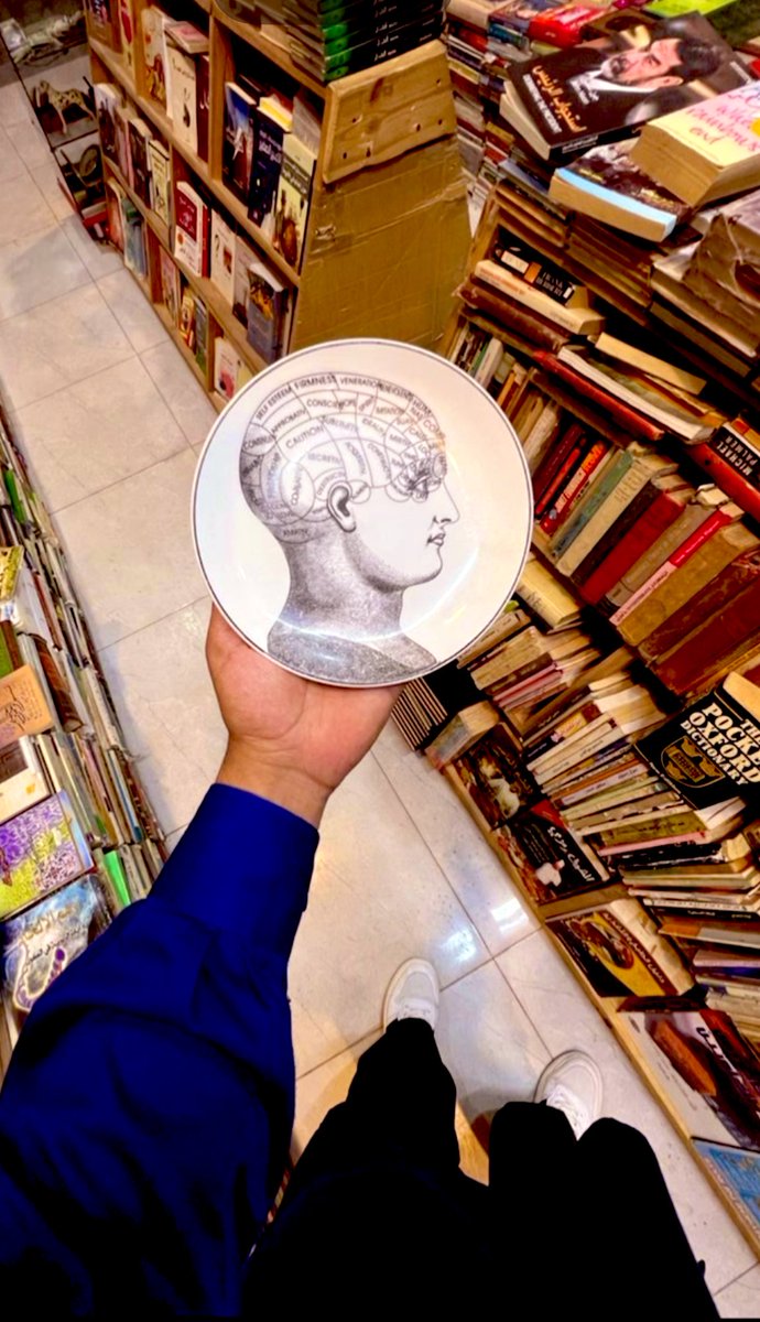 إلي الناجين من الصدمات والإساءات، الذين على الرغم من كل ما تعرضوا له من أذي، اختاروا معاملة الآخرين بلطف ورحمة
دمتم نبلاء، فأنتم تجعلون العالم مكانًا أفضل

ليلي هوب لوكاريو